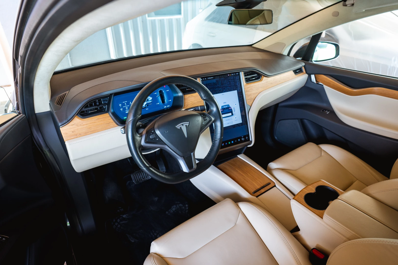 Tesla MODEL X - image 3